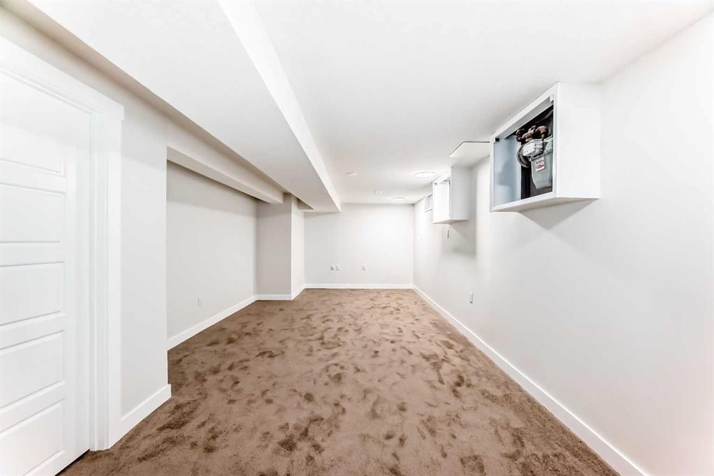 7634 24A Street Se, Calgary, AB - Indoor Photo Showing Other Room
