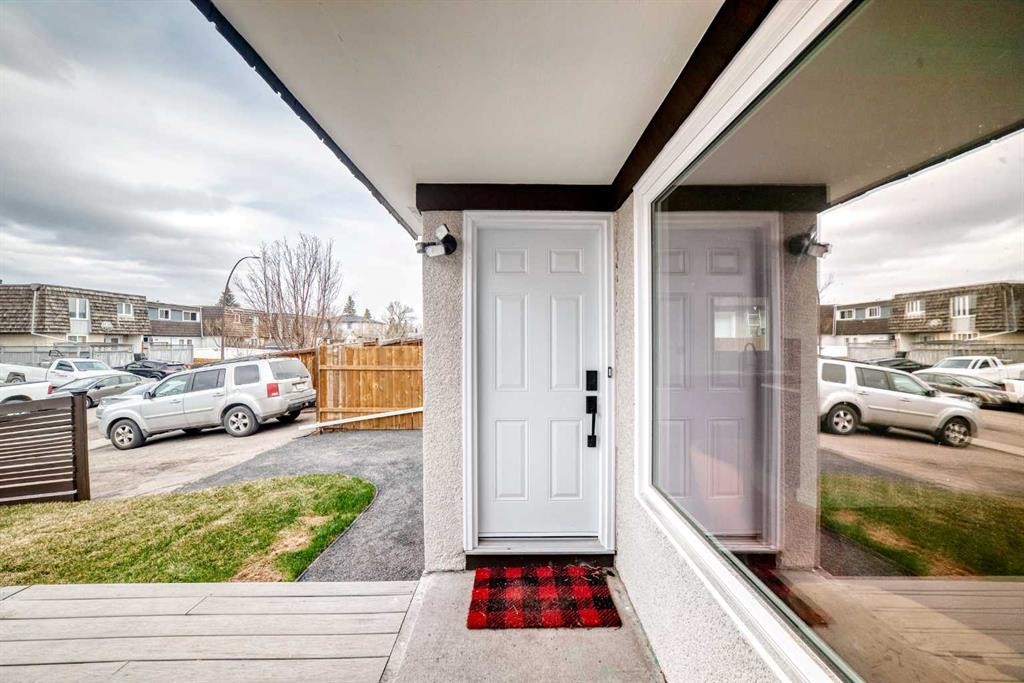 7634 24A Street Se, Calgary, AB - Outdoor With Exterior