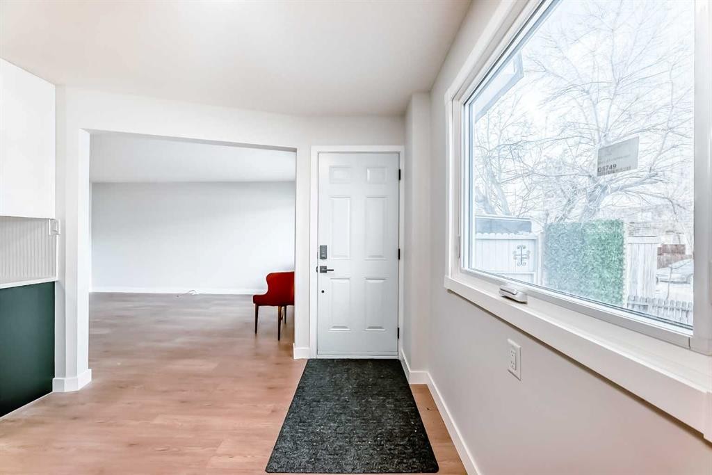 7634 24A Street Se, Calgary, AB - Indoor Photo Showing Other Room