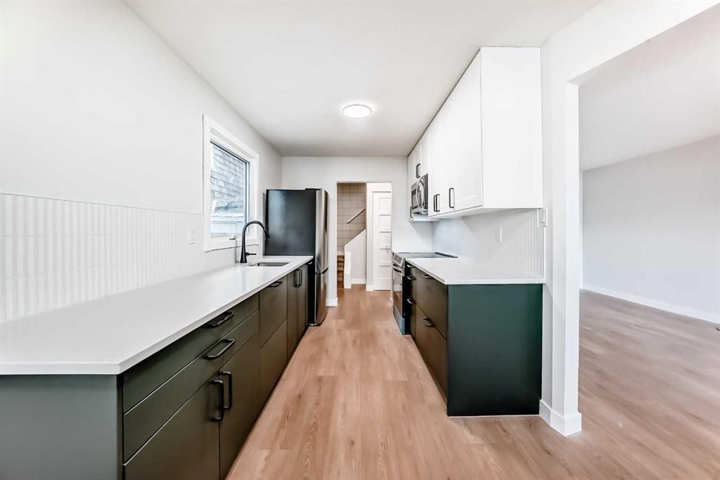 7634 24A Street Se, Calgary, AB - Indoor Photo Showing Kitchen