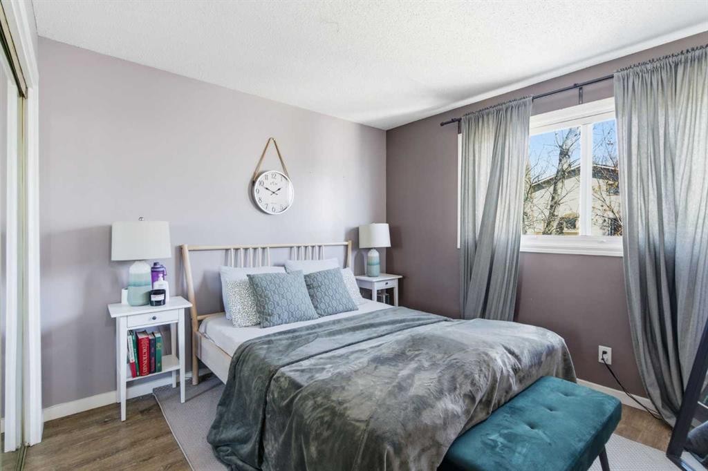 14767 Deer Ridge Drive Se, Calgary, AB - Indoor Photo Showing Bedroom