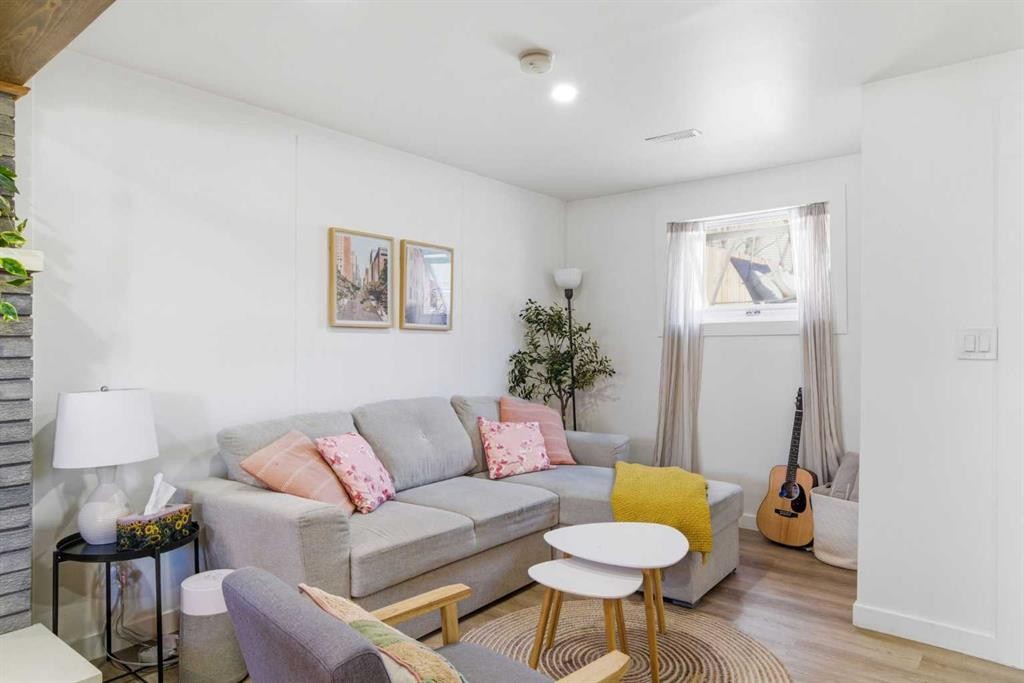 14767 Deer Ridge Drive Se, Calgary, AB - Indoor Photo Showing Living Room
