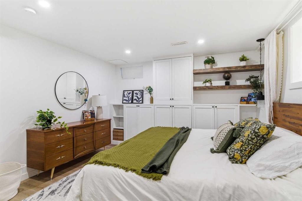 14767 Deer Ridge Drive Se, Calgary, AB - Indoor Photo Showing Bedroom