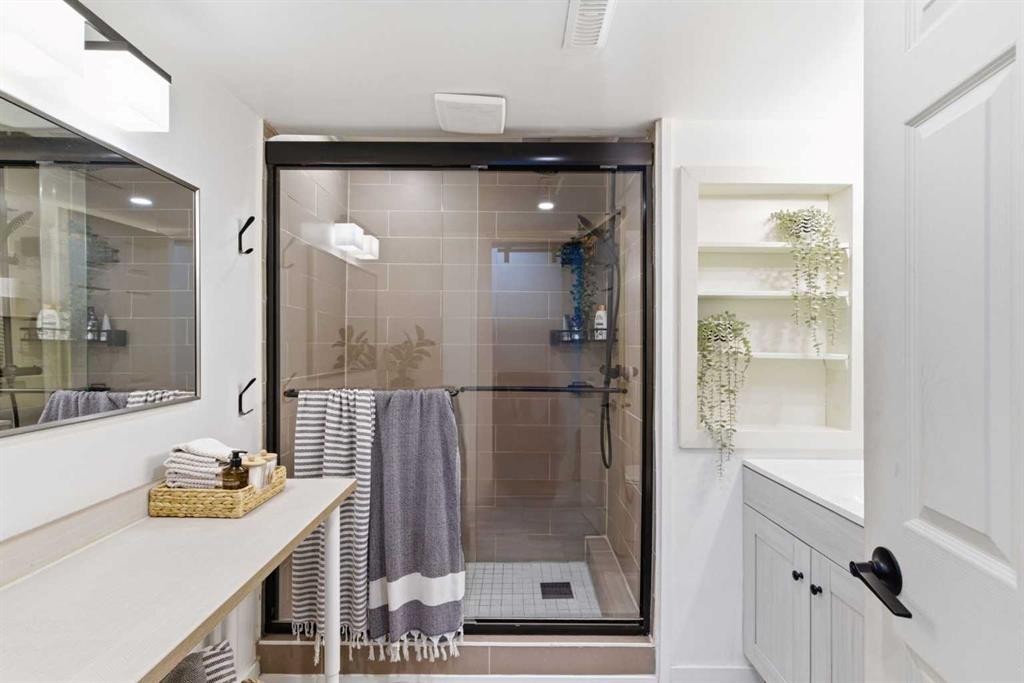 14767 Deer Ridge Drive Se, Calgary, AB - Indoor Photo Showing Bathroom