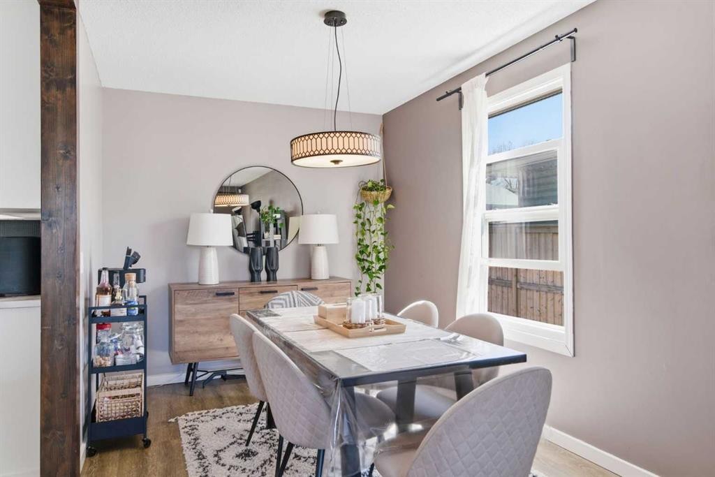 14767 Deer Ridge Drive Se, Calgary, AB - Indoor Photo Showing Dining Room