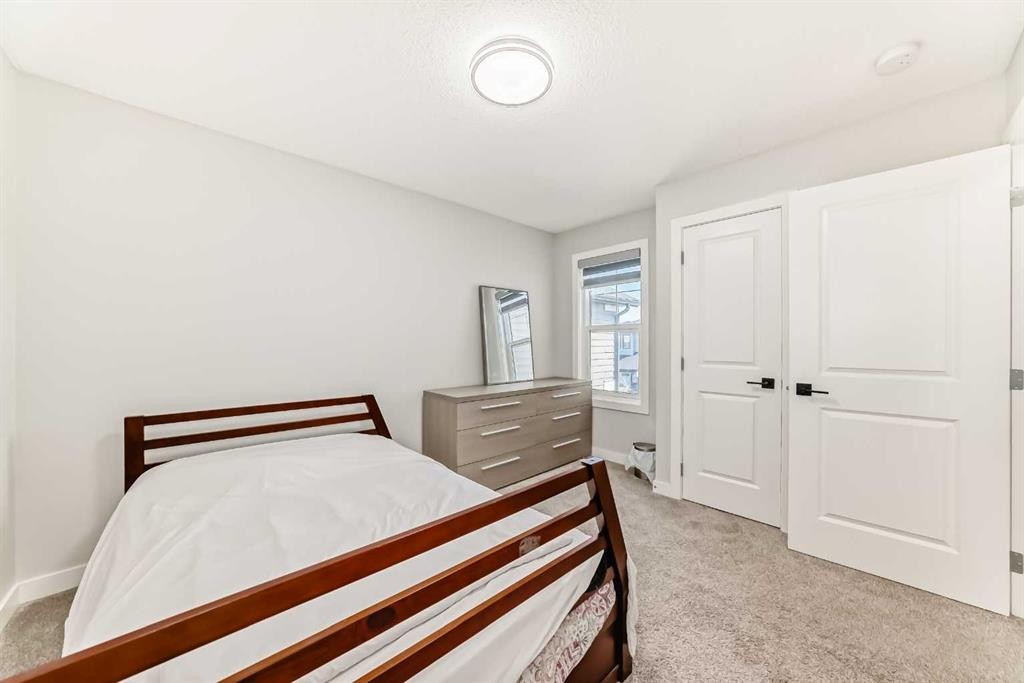 95 Cornerbrook Common Ne, Calgary, AB - Indoor Photo Showing Bedroom
