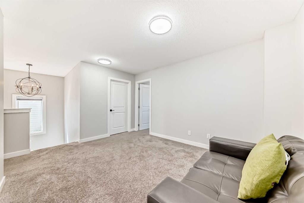 95 Cornerbrook Common Ne, Calgary, AB - Indoor Photo Showing Other Room