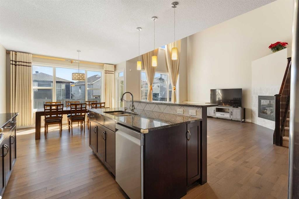 91 Panamount Common Nw, Calgary, AB - Indoor Photo Showing Kitchen With Upgraded Kitchen