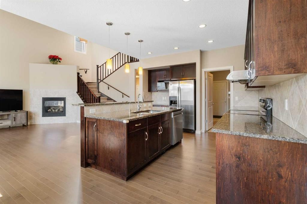 91 Panamount Common Nw, Calgary, AB - Indoor Photo Showing Kitchen