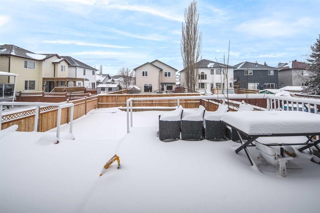 125 Coventry Crescent Ne, Calgary, AB - Outdoor