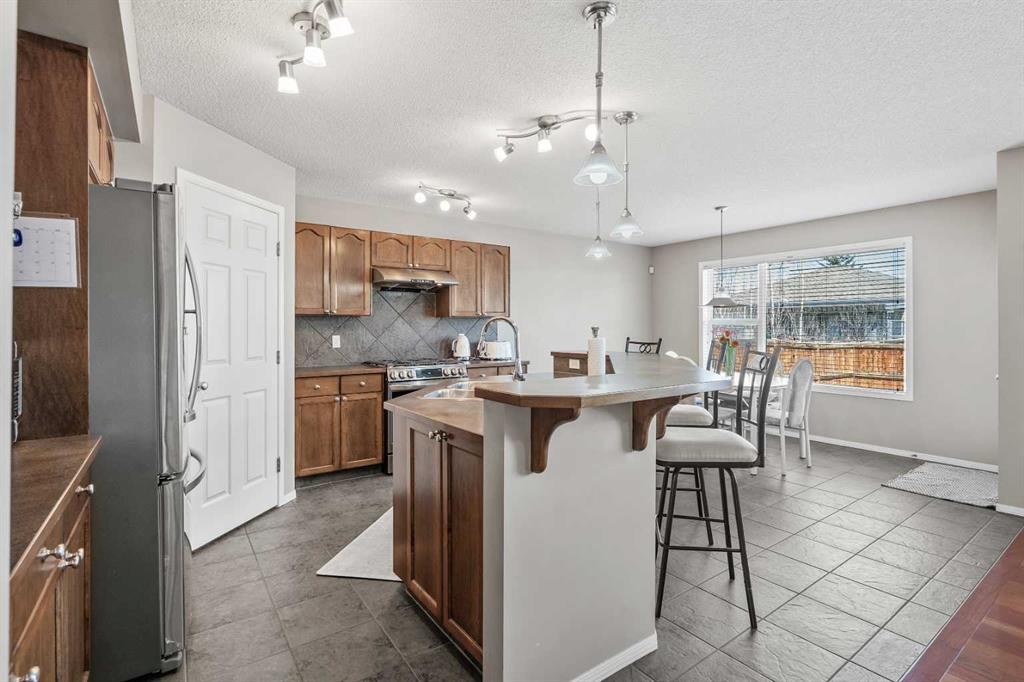 8 Chapalina Rise Se, Calgary, AB - Indoor Photo Showing Kitchen