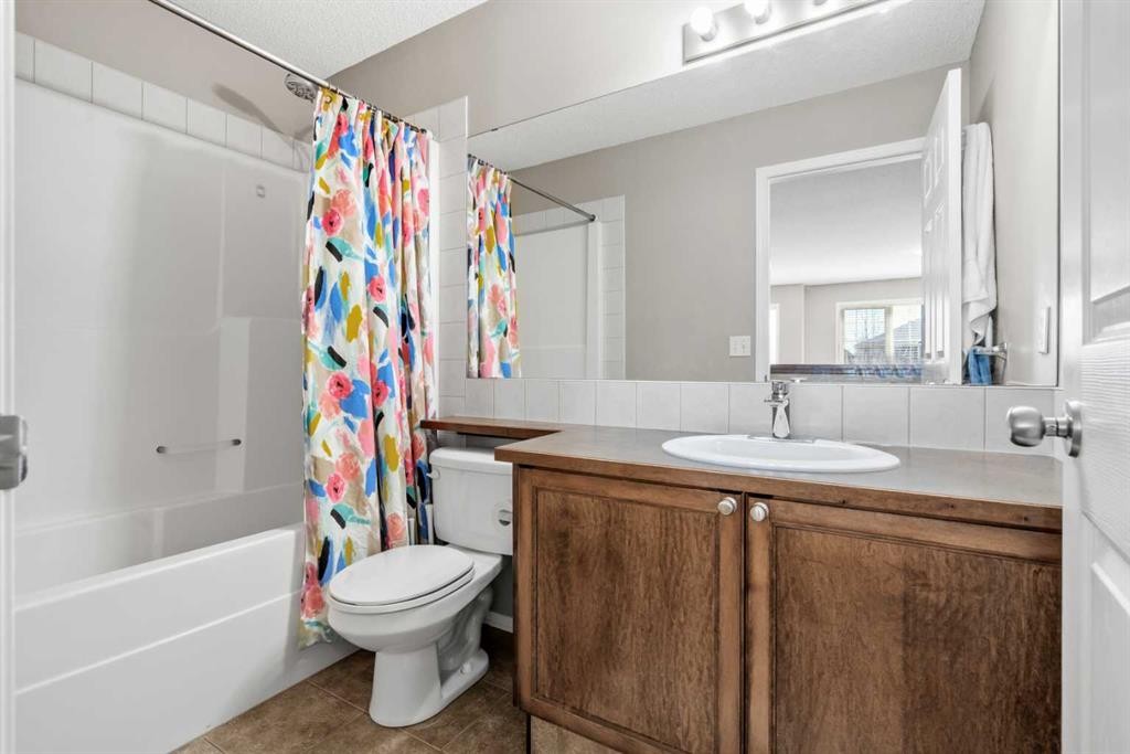8 Chapalina Rise Se, Calgary, AB - Indoor Photo Showing Bathroom