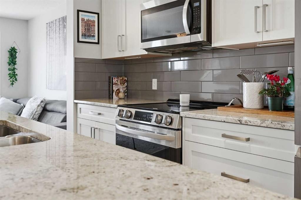 2202-250 Fireside View, Cochrane, AB - Indoor Photo Showing Kitchen With Upgraded Kitchen