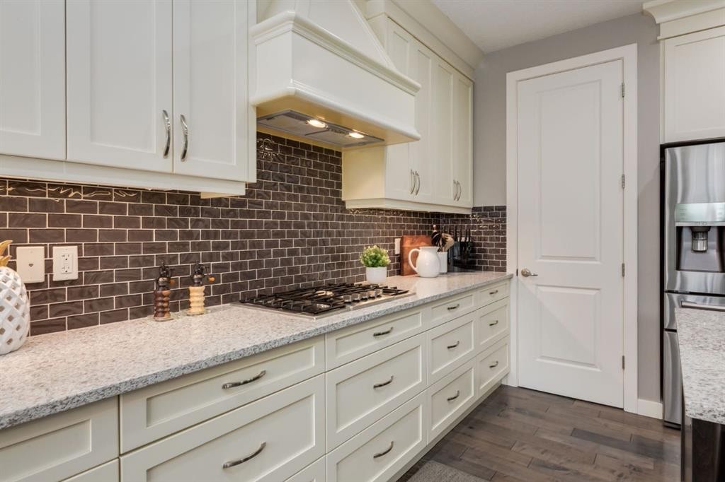 39 Cranbrook Crescent Se, Calgary, AB - Indoor Photo Showing Kitchen With Upgraded Kitchen