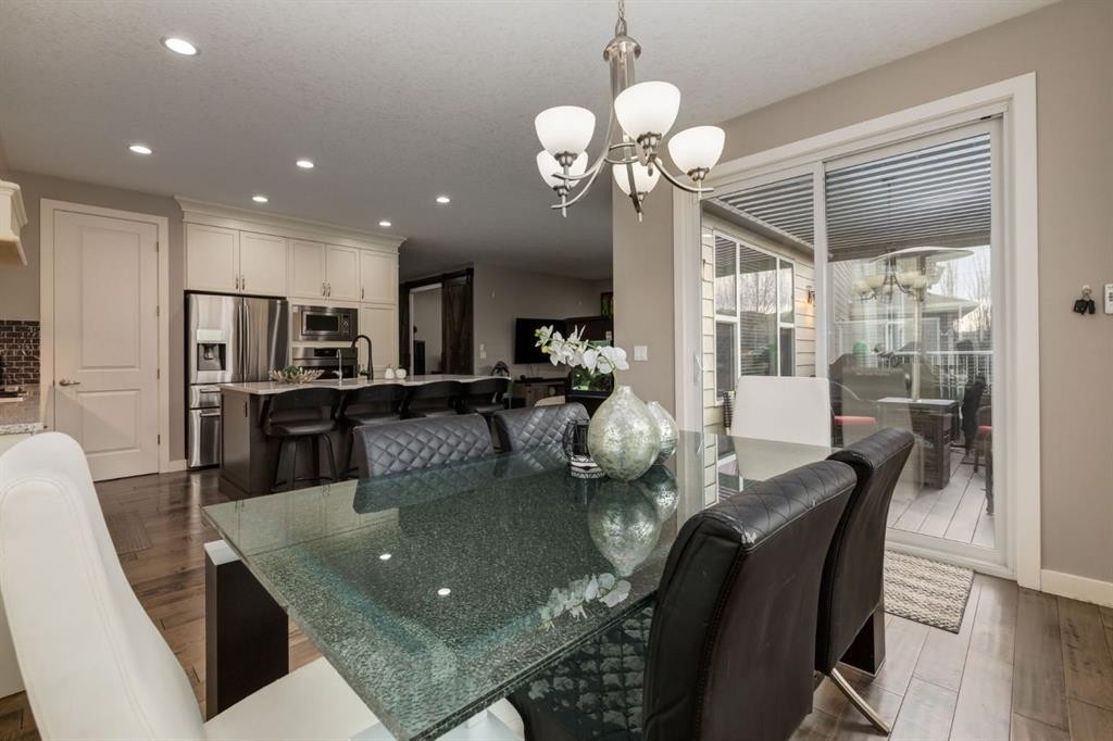 39 Cranbrook Crescent Se, Calgary, AB - Indoor Photo Showing Dining Room