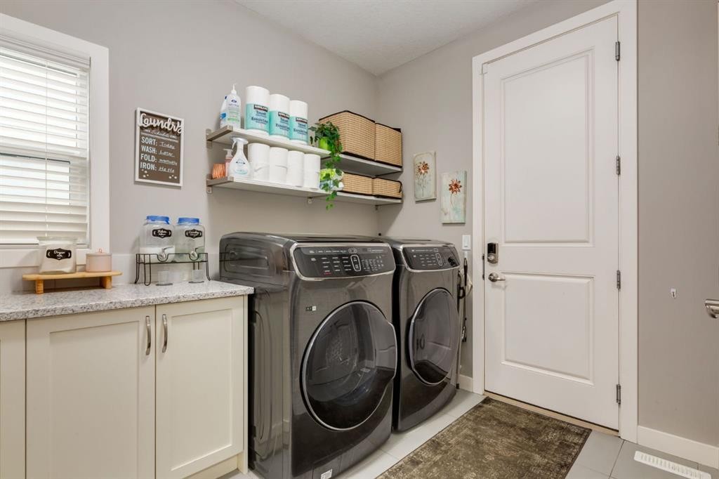 39 Cranbrook Crescent Se, Calgary, AB - Indoor Photo Showing Laundry Room