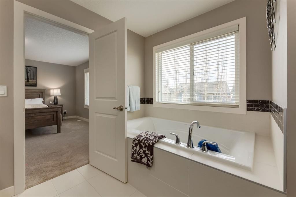 39 Cranbrook Crescent Se, Calgary, AB - Indoor