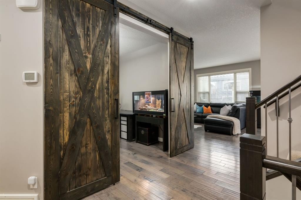 39 Cranbrook Crescent Se, Calgary, AB - Indoor Photo Showing Other Room