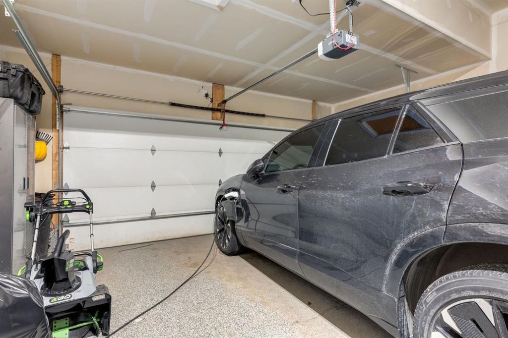 39 Cranbrook Crescent Se, Calgary, AB - Indoor Photo Showing Garage