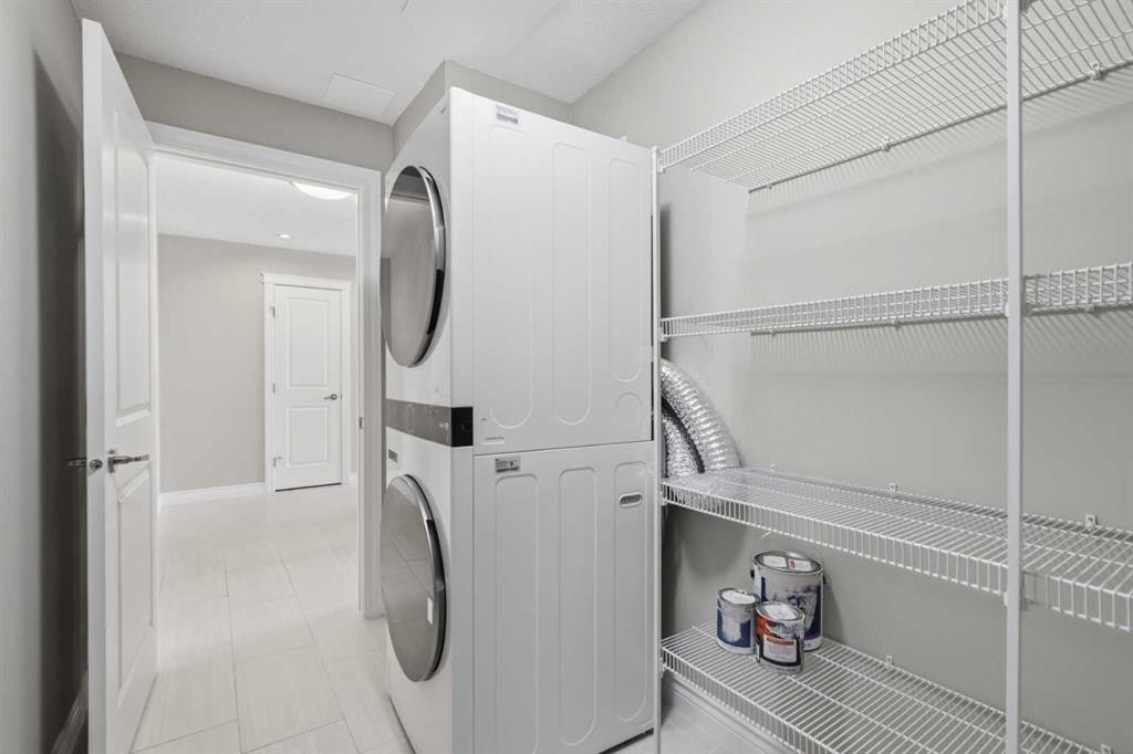 207-39 Quarry Gate Se, Calgary, AB - Indoor Photo Showing Laundry Room