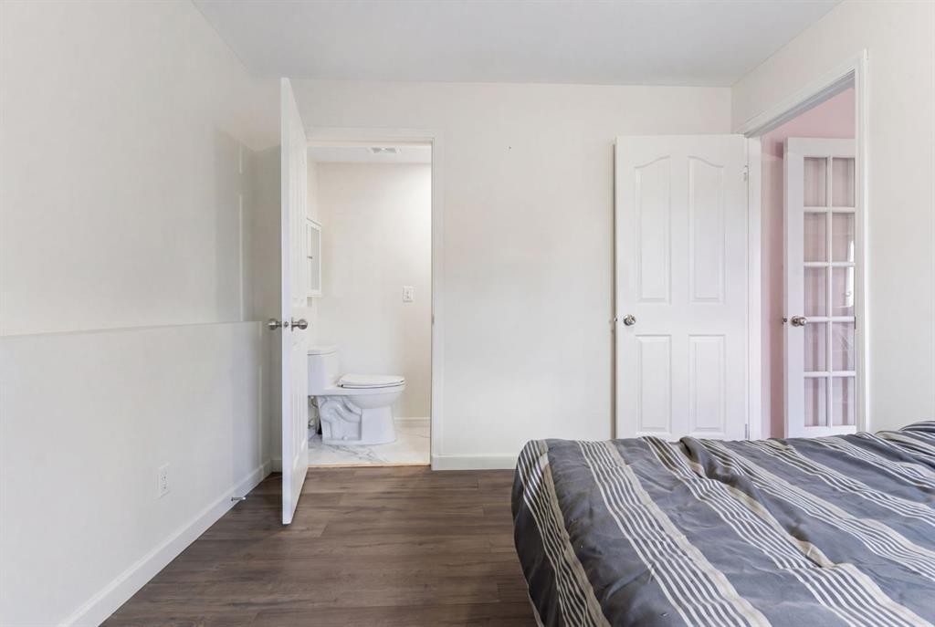 8 Hawkfield Crescent Nw, Calgary, AB - Indoor Photo Showing Bedroom