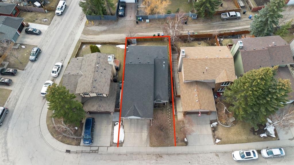8 Hawkfield Crescent Nw, Calgary, AB - With View
