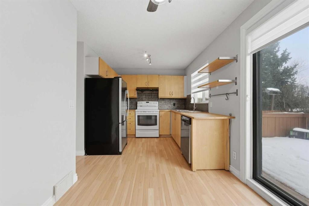 43 Martindale Court Ne, Calgary, AB - Indoor Photo Showing Kitchen