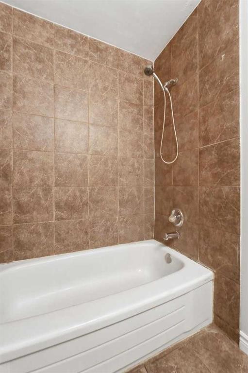 43 Martindale Court Ne, Calgary, AB - Indoor Photo Showing Bathroom