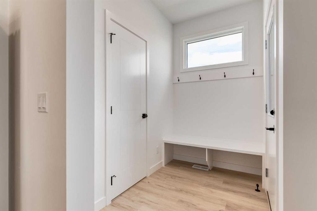 7122 Rangeview Avenue Se, Calgary, AB - Indoor Photo Showing Other Room