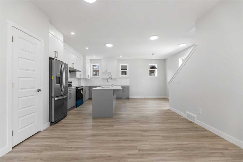 803-90 Corner Meadows Manor Ne, Calgary, AB - Indoor Photo Showing Kitchen With Stainless Steel Kitchen With Upgraded Kitchen