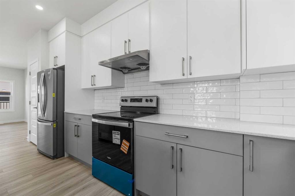 803-90 Corner Meadows Manor Ne, Calgary, AB - Indoor Photo Showing Kitchen With Stainless Steel Kitchen With Upgraded Kitchen