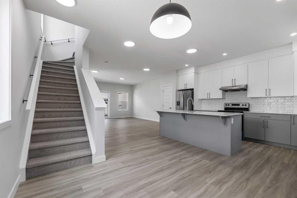 803-90 Corner Meadows Manor Ne, Calgary, AB - Indoor Photo Showing Kitchen With Stainless Steel Kitchen With Upgraded Kitchen