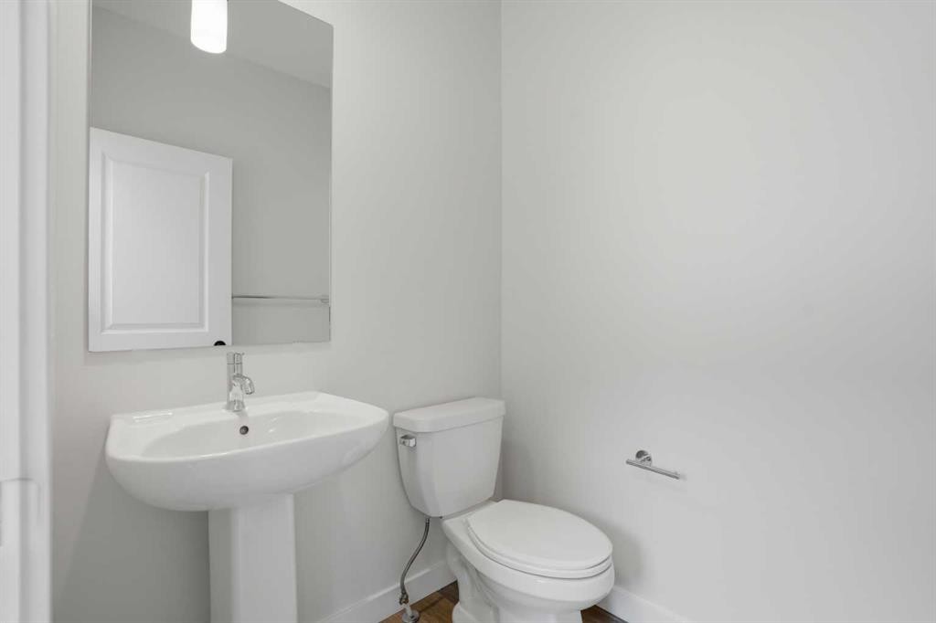 80 Buffaloberry Manor Se, Calgary, AB - Indoor Photo Showing Bathroom