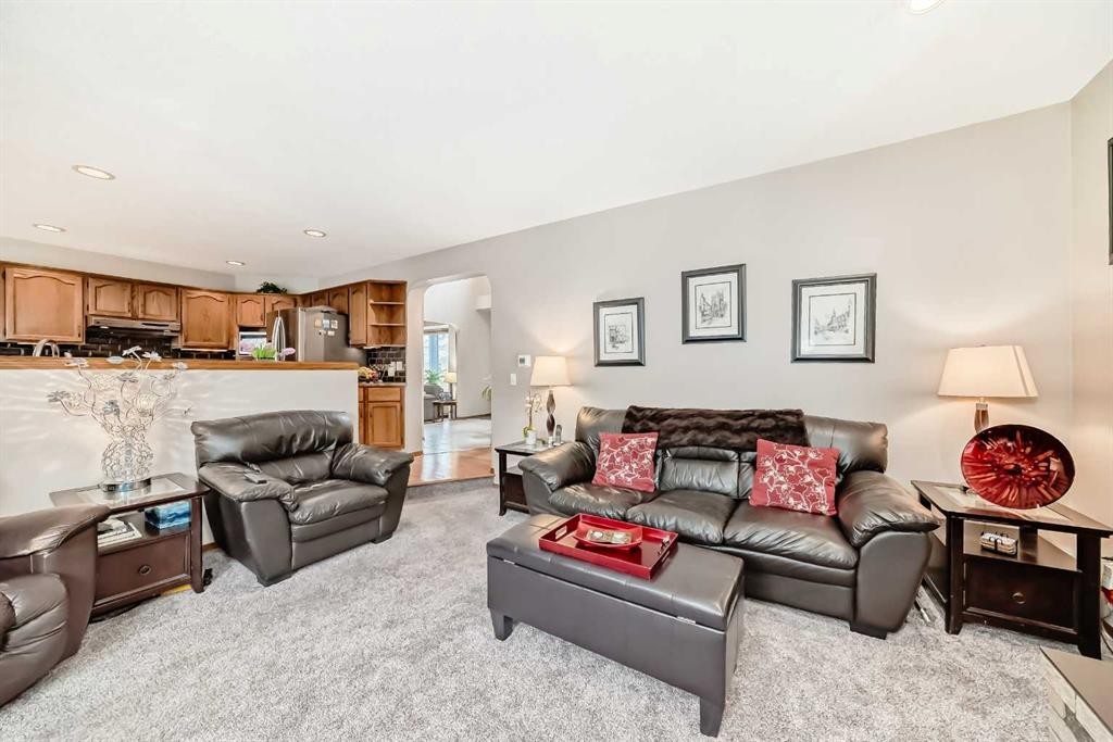 219 Hawkstone Close Nw, Calgary, AB - Indoor Photo Showing Dining Room