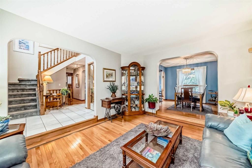 219 Hawkstone Close Nw, Calgary, AB - Indoor Photo Showing Other Room