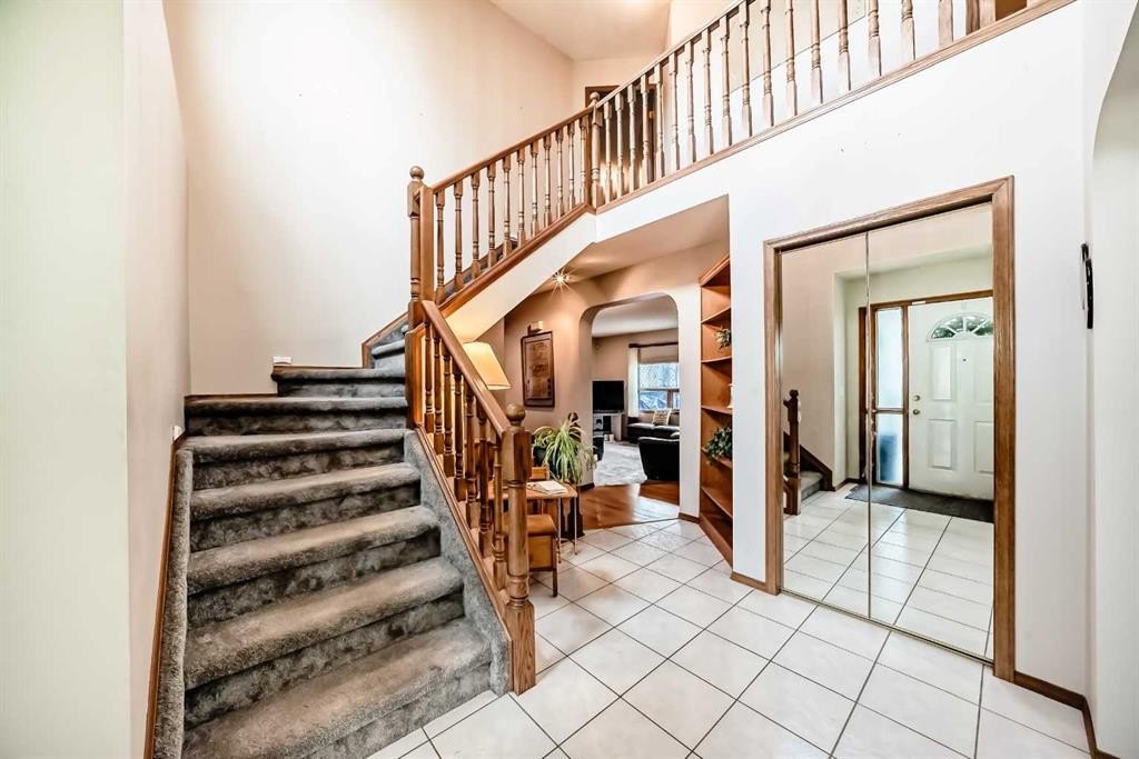 219 Hawkstone Close Nw, Calgary, AB - Outdoor