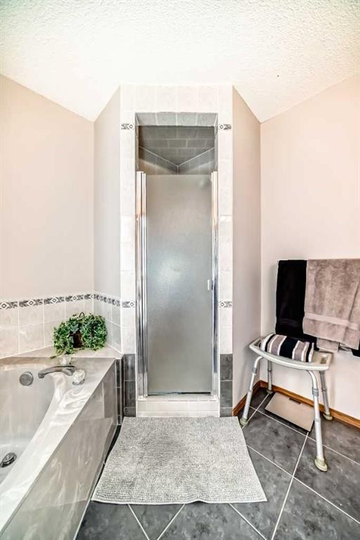 219 Hawkstone Close Nw, Calgary, AB - Indoor Photo Showing Living Room