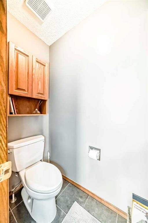 219 Hawkstone Close Nw, Calgary, AB - Indoor Photo Showing Living Room