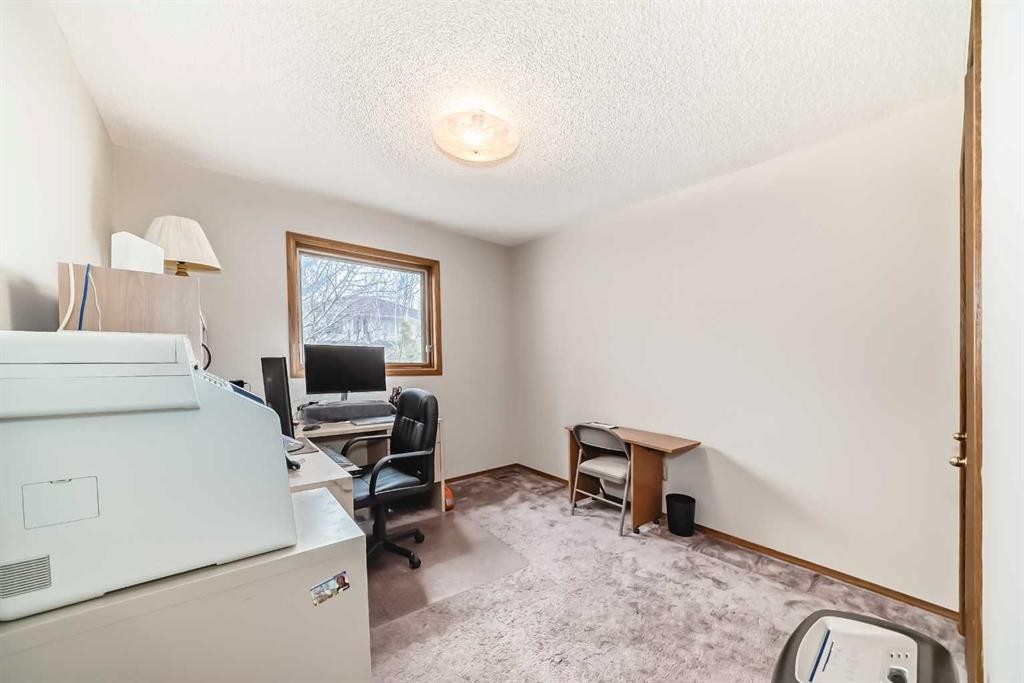219 Hawkstone Close Nw, Calgary, AB - Indoor Photo Showing Living Room