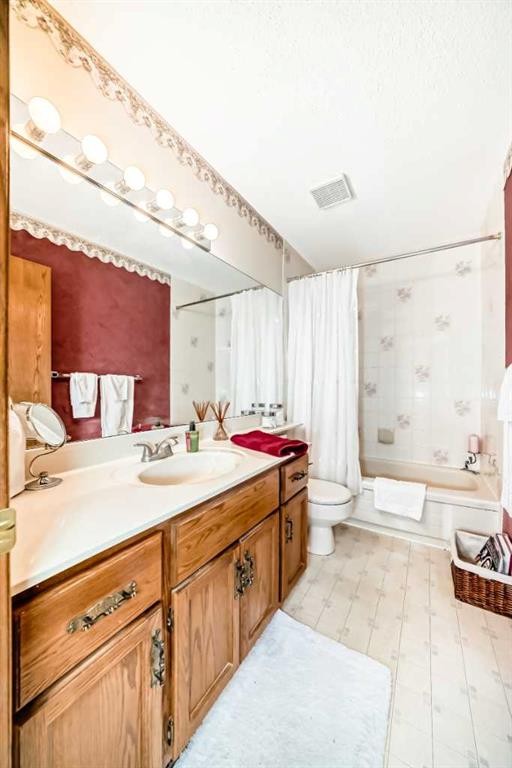 219 Hawkstone Close Nw, Calgary, AB - Indoor Photo Showing Bathroom
