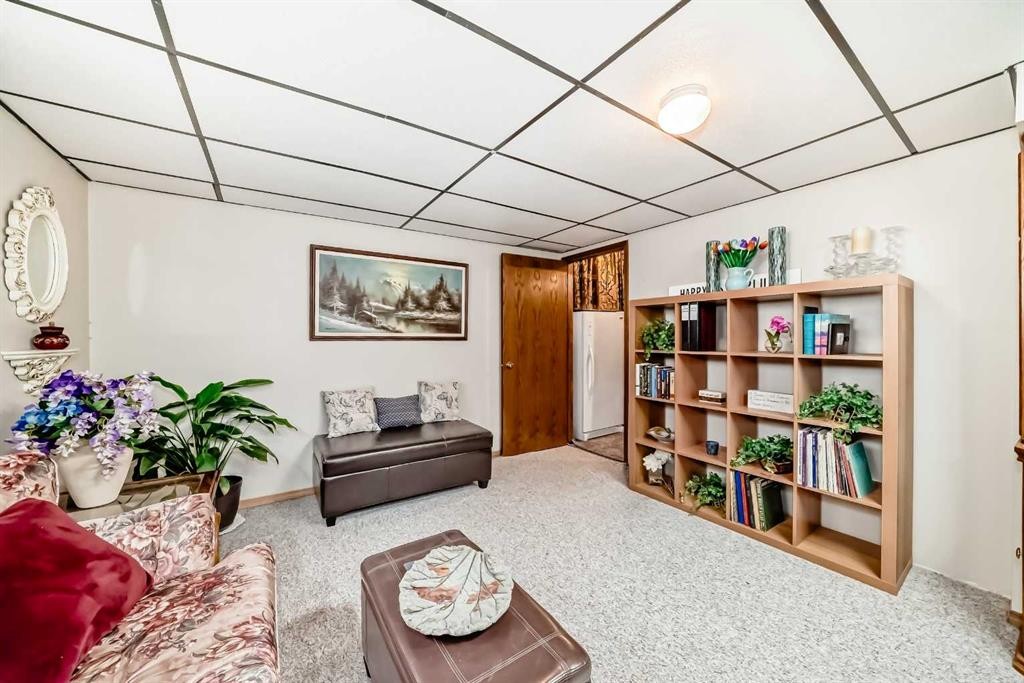 219 Hawkstone Close Nw, Calgary, AB - Indoor Photo Showing Laundry Room