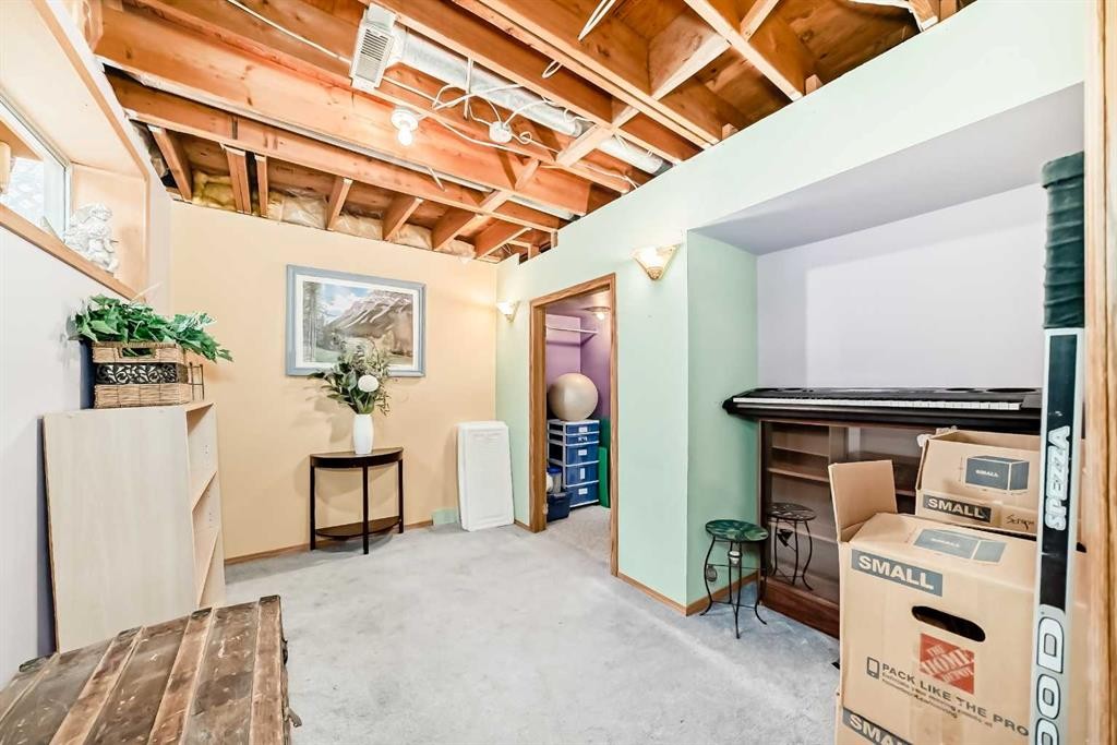 219 Hawkstone Close Nw, Calgary, AB - Indoor Photo Showing Bathroom
