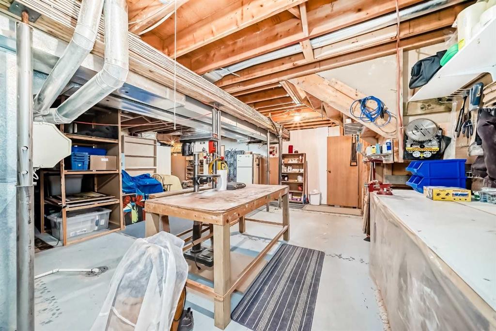 219 Hawkstone Close Nw, Calgary, AB - Indoor Photo Showing Other Room