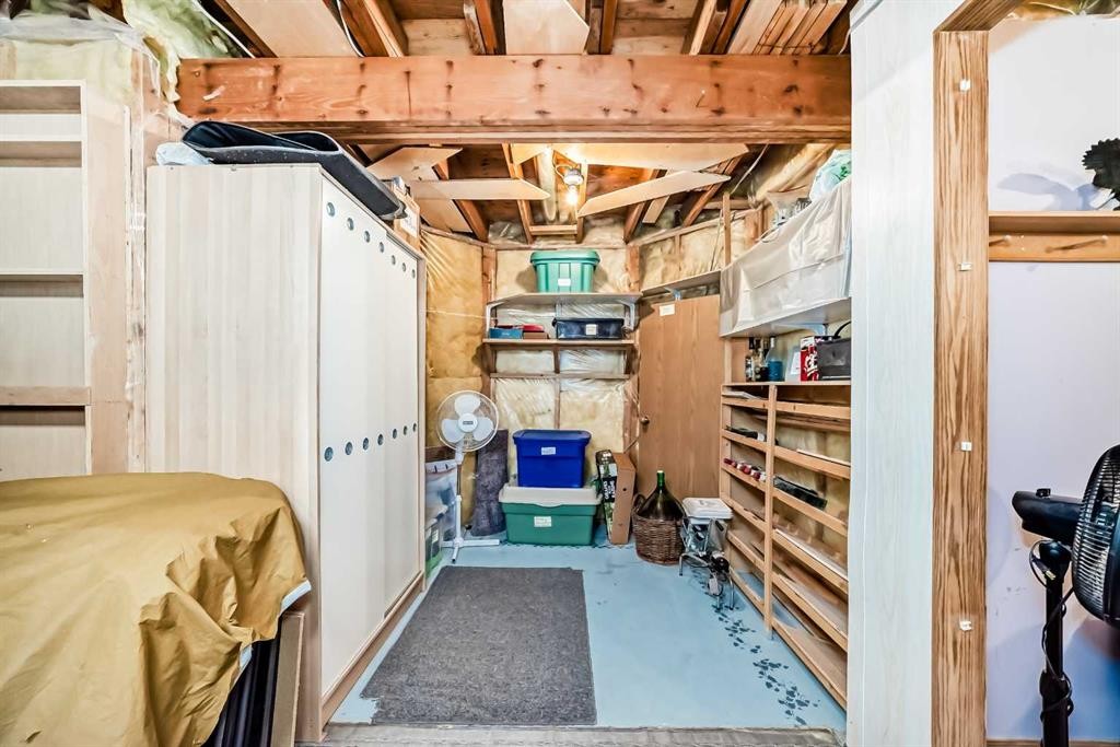 219 Hawkstone Close Nw, Calgary, AB - Indoor Photo Showing Other Room