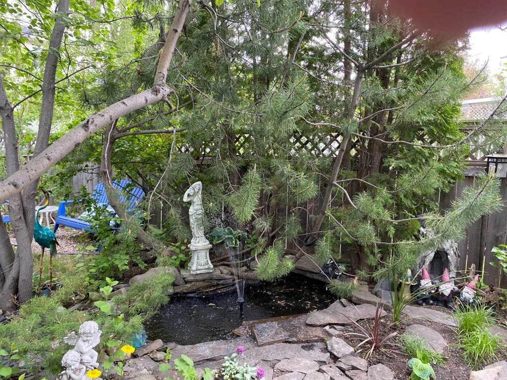 219 Hawkstone Close Nw, Calgary, AB - Indoor Photo Showing Other Room