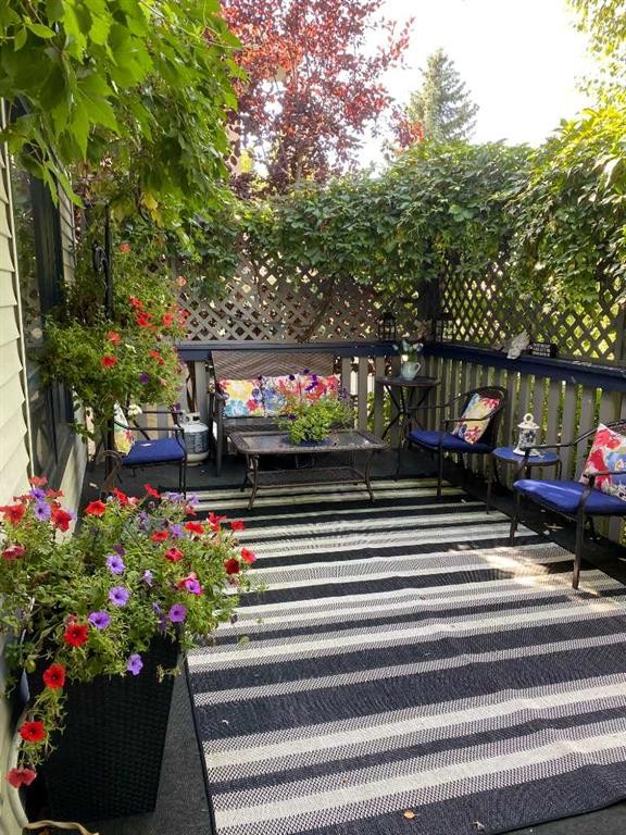 219 Hawkstone Close Nw, Calgary, AB - Indoor Photo Showing Other Room