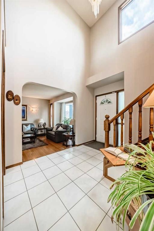 219 Hawkstone Close Nw, Calgary, AB - Indoor Photo Showing Kitchen