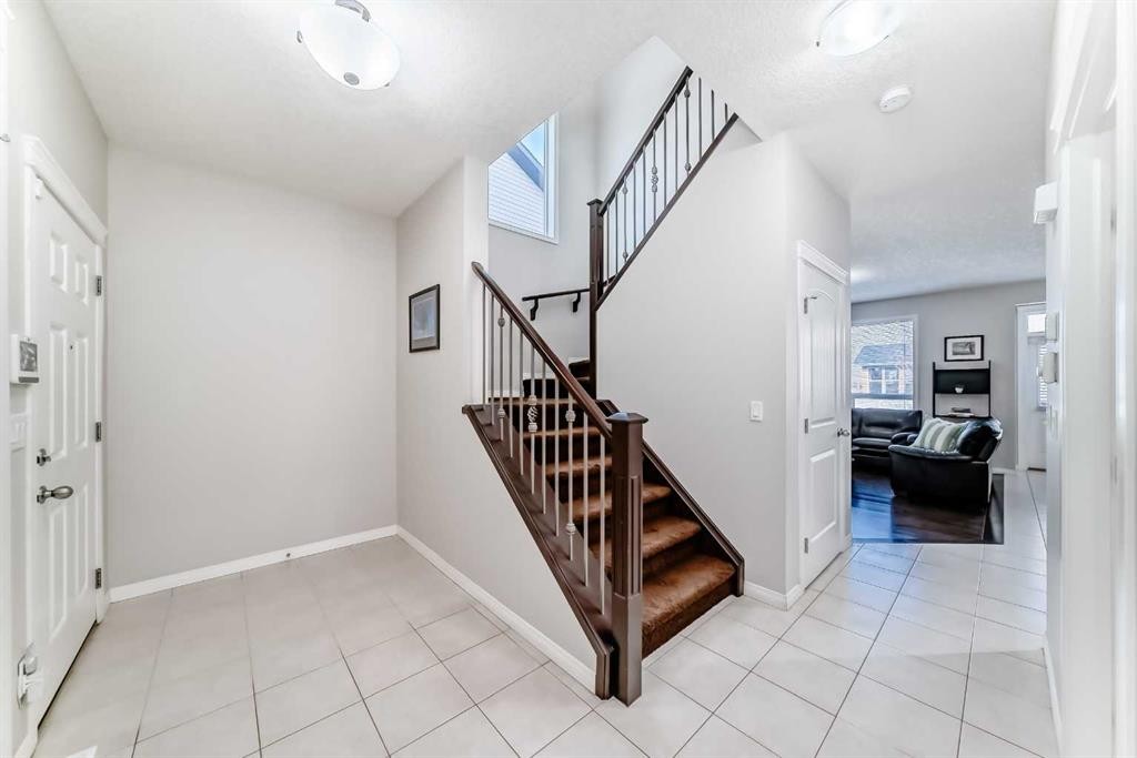 795 New Brighton Drive Se, Calgary, AB - Indoor Photo Showing Other Room