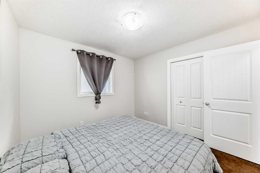 795 New Brighton Drive Se, Calgary, AB - Indoor Photo Showing Bedroom