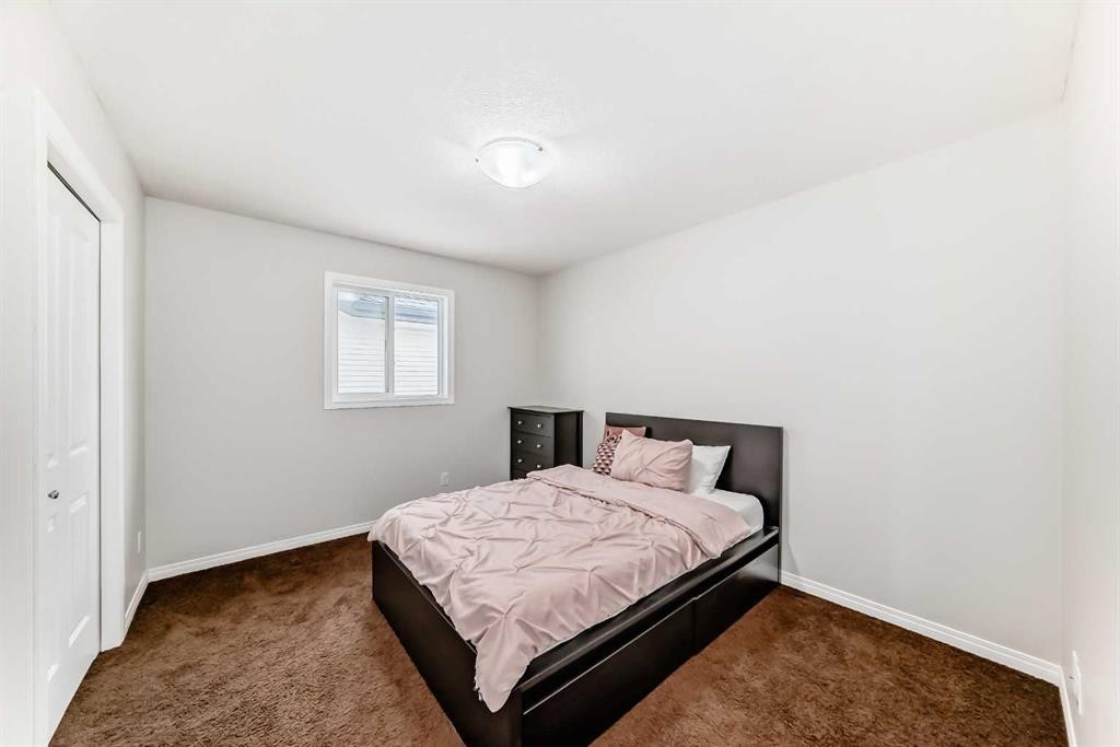 795 New Brighton Drive Se, Calgary, AB - Indoor Photo Showing Bedroom